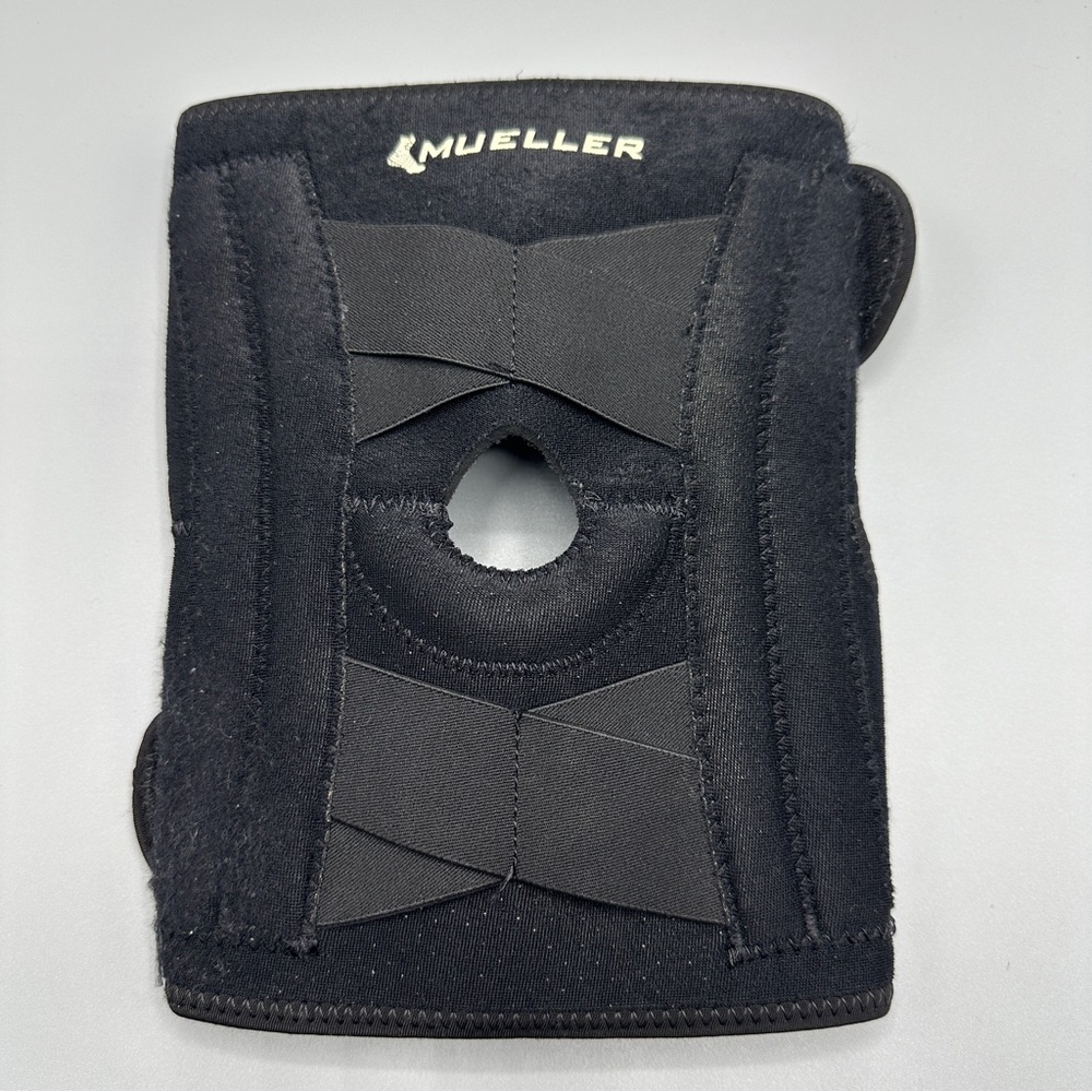 MUELLER Sports Medicine Self Adjusting Adult Knee Support Braces for Knee Pain